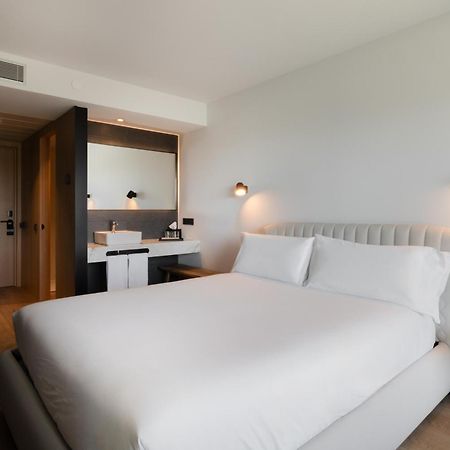Hotel Sb Win 4 Sup Сан-Фелиу-де-Льобрегат Экстерьер фото